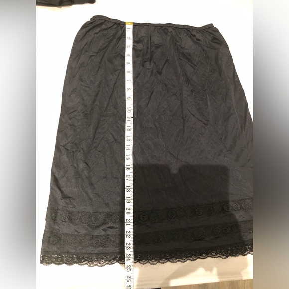 Slip to wear under dress/skirt: Size “L”

Elastic in waist - Picture 1 of 7